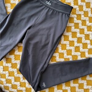 ALO Yoga Charcoal Leggings (woman, adult)